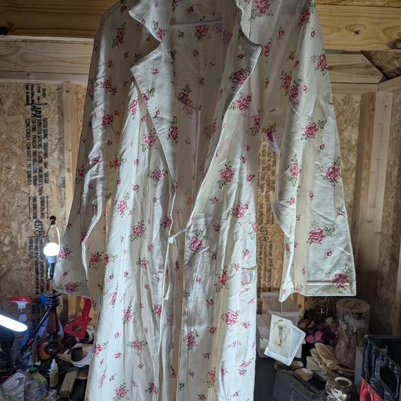 Floral Cream Long Robe - Picture 3 of 7